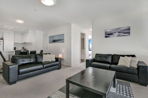 MJ Shortstay Whiteman St Apartments - Tourism Gold Coast 1