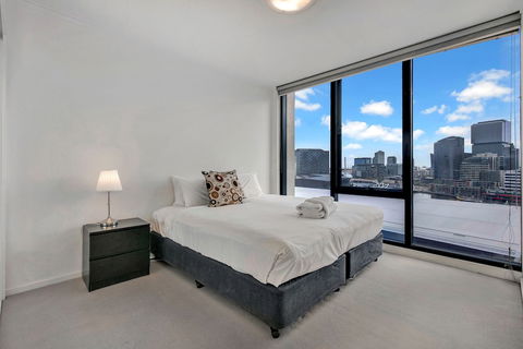 MJ Shortstay Whiteman St Apartments - Tourism Gold Coast 3