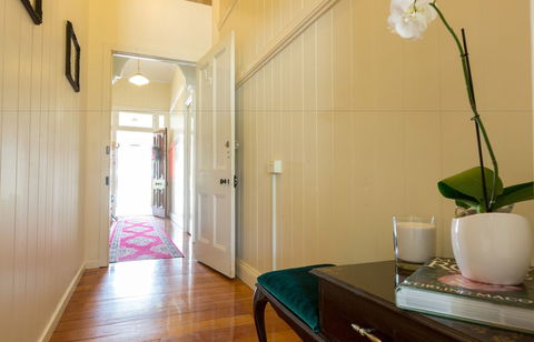 99 Kirkland Bed & Breakfast - Tourism Gold Coast 1