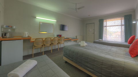 Alluna Motel - Tourism Gold Coast 1