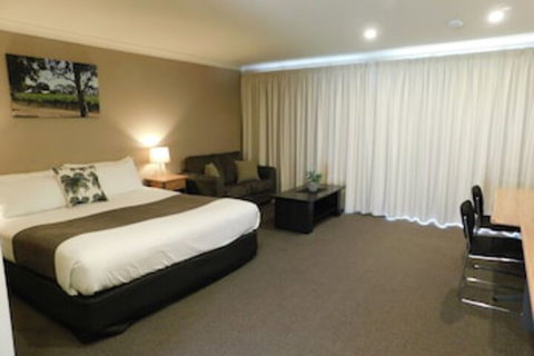 Alexander Cameron Suites - Tourism Gold Coast 0