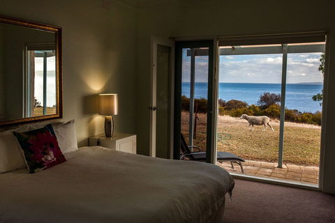 Antechamber Bay Retreats - Tourism Gold Coast 4