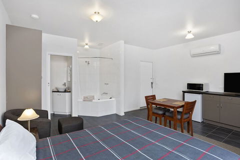 A1 Motels Port Fairy Motel And Apartments - Tourism Gold Coast 7
