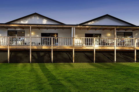 A1 Motels Port Fairy Motel And Apartments - Tourism Gold Coast 2