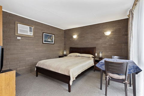 A1 Motels Port Fairy Motel And Apartments - Tourism Gold Coast 4