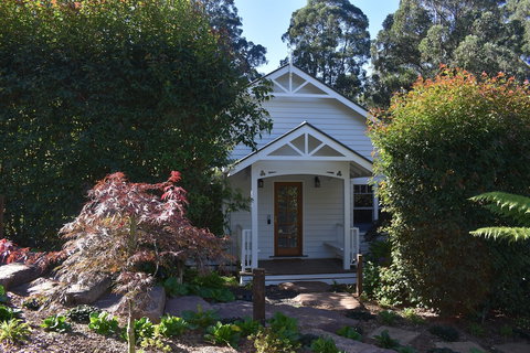 Gatehouse Cottage At Merrow Cottages - Mt Dandenong - Tourism Gold Coast 1