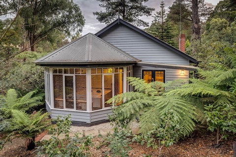 Gatehouse Cottage At Merrow Cottages - Mt Dandenong - Tourism Gold Coast 2