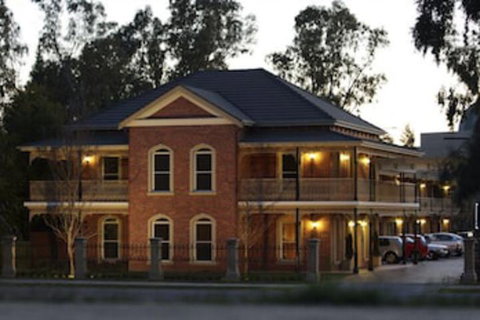Carlyle Suites & Apartments - Tourism Gold Coast 0