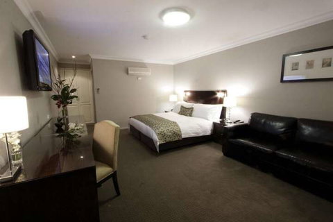 Carlyle Suites & Apartments - Tourism Gold Coast 4