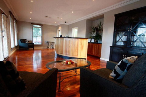 Carlyle Suites & Apartments - Tourism Gold Coast 1