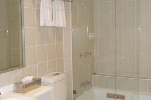 Carlyle Suites & Apartments - Tourism Gold Coast 5