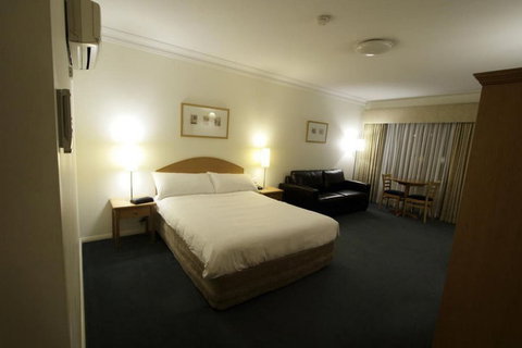Carlyle Suites & Apartments - Tourism Gold Coast 7