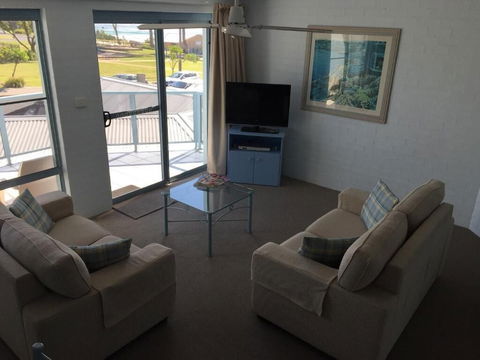 Breakers Apartments Mollymook - Tourism Gold Coast 2