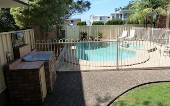 Mollymook Surfbeach Motel And Apartments - Tourism Gold Coast 2