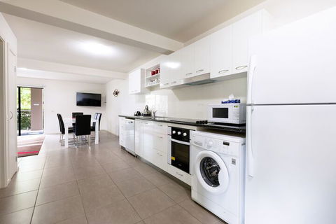 Apex Park Holiday Apartments - Tourism Gold Coast 1