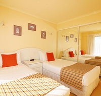 Ocean Breakers - Tourism Gold Coast