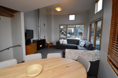 Akuna 3 - Gold Coast 6