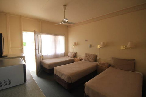 Aromet Motor Inn - Tourism Gold Coast 7