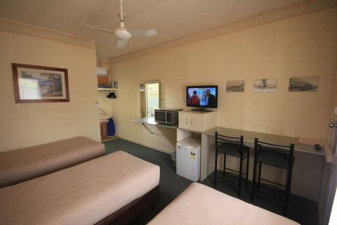 Aromet Motor Inn - Tourism Gold Coast 4