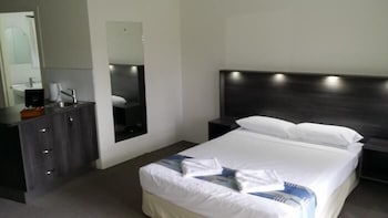 Town & Country Motel - Tourism Gold Coast 6
