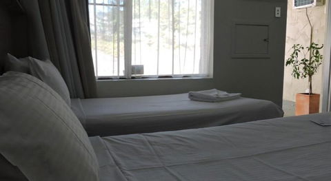 Town & Country Motel - Tourism Gold Coast 3