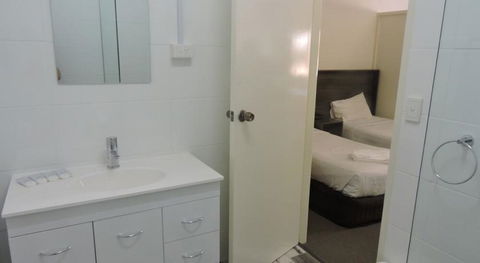 Town & Country Motel - Tourism Gold Coast 2