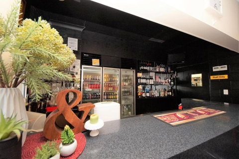 Parkside Motel - Tourism Gold Coast 3