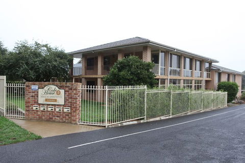 Cole House Apartments - Tourism Gold Coast 1