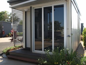 Smart Stayzzz Inns Clermont - Tourism Gold Coast 1