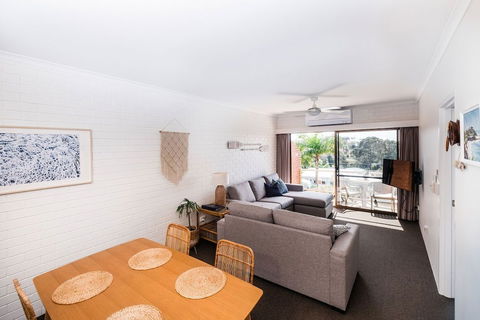 Mollymook Seascape Motel & Apartments - Tourism Gold Coast 6