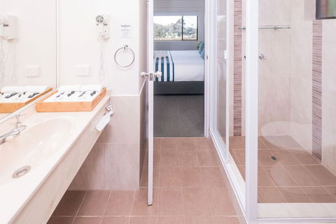 Mollymook Seascape Motel & Apartments - Tourism Gold Coast 2