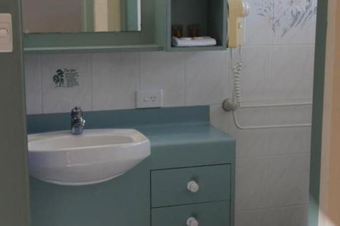 Caloundra Suncourt Motel - Tourism Gold Coast 3