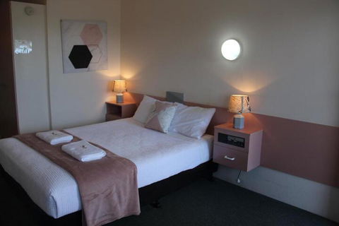 Caloundra Suncourt Motel - Tourism Gold Coast 0