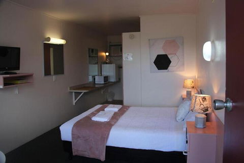 Caloundra Suncourt Motel - Tourism Gold Coast 2