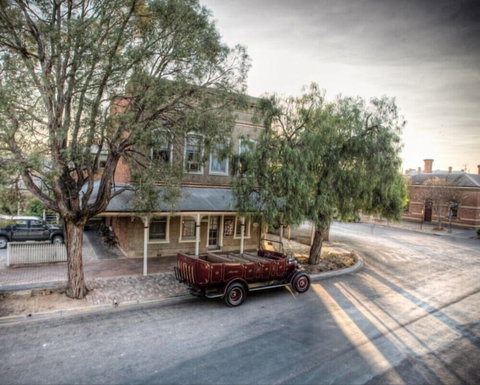 The Steampacket Inn - Tourism Gold Coast 0