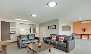 Traralgon Serviced Apartments - Gold Coast 3