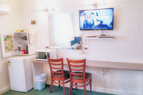 A & A Lodge Motel Emerald - Tourism Gold Coast 6