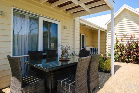 Seaside Spa Retreat - Gold Coast 3