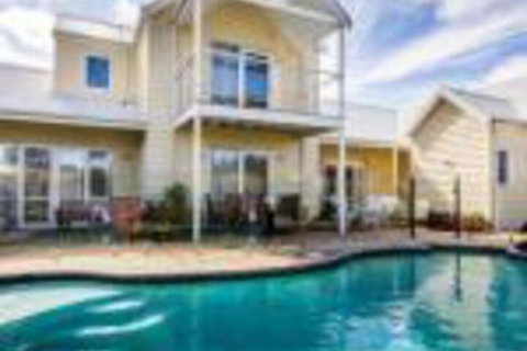 Seaside Spa Retreat - Gold Coast 0