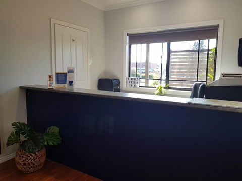 Golden Reef Motor Inn - Tourism Gold Coast 3