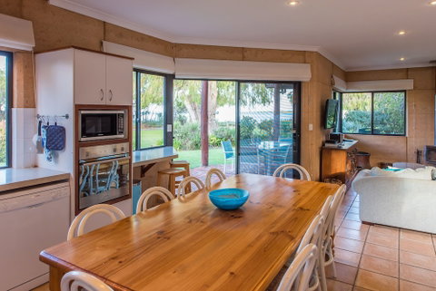 Whalers Cove Villas - Tourism Gold Coast 3