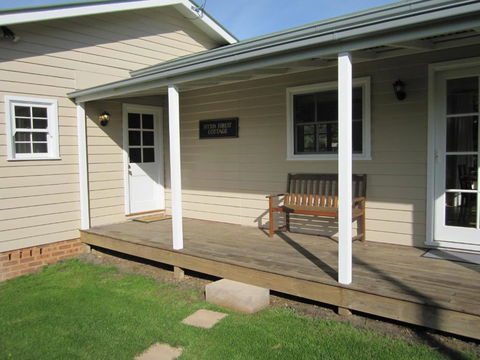 Sutton Forest Cottage - Tourism Gold Coast 3