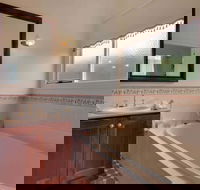 Walton House - Tourism Gold Coast