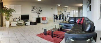 On The River Apartments - Tourism Gold Coast 4