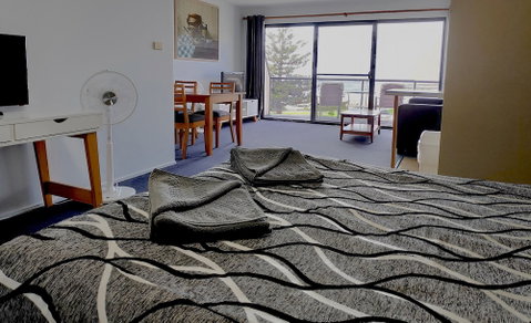 Beachhouse Mollymook - Tourism Gold Coast 5