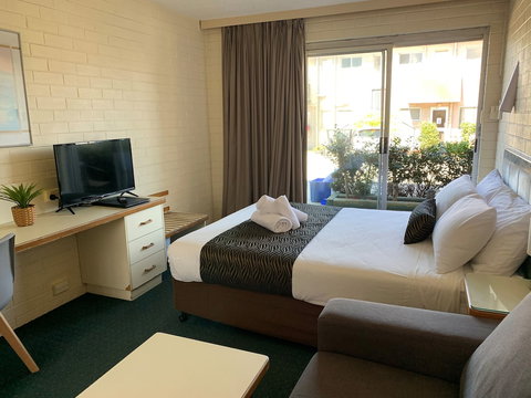 Crest Motor Inn - Gold Coast 6