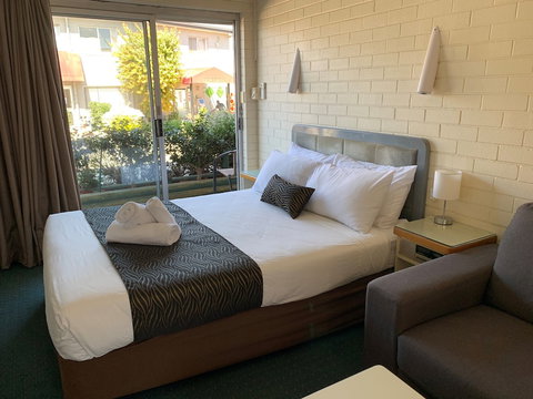Crest Motor Inn - Gold Coast 2