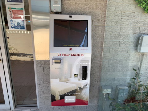 Crest Motor Inn - Gold Coast 0