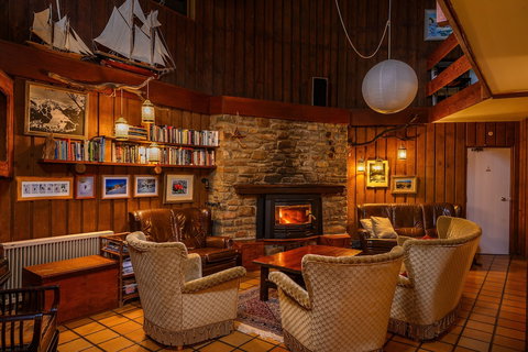 Kasees Apartments & Mountain Lodge - Gold Coast 2