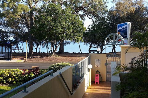 Alexander Beachfront Apartments - Tourism Gold Coast 3